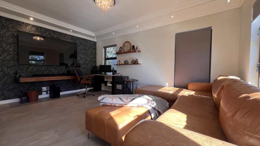 To Let 5 Bedroom Property for Rent in Big Bay Western Cape